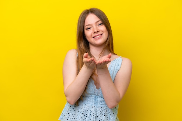 mooie blanke jonge vrouw