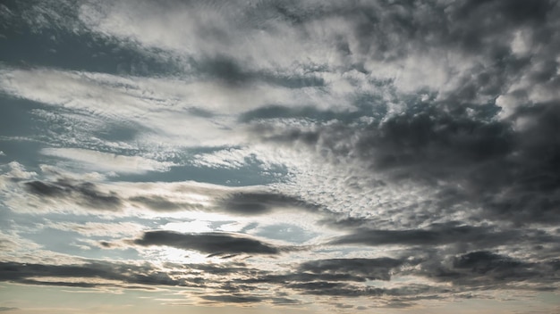 Mooie blauwe hemel en wolken natuurlijke achtergrond