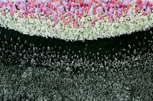 Mooie bloemenachtergrond voor huwelijksscène