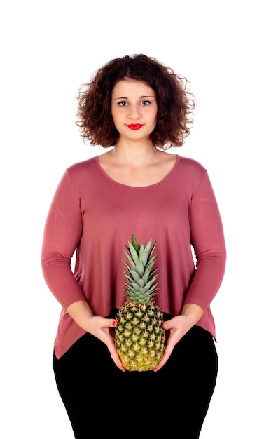 Mooie bochtige meisjesholding en ananas