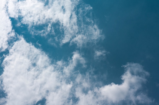 Mooie Cumulus Cloud in de Heldere Hemel Achtergrond de hemel en het wolk concept gerelateerde idee
