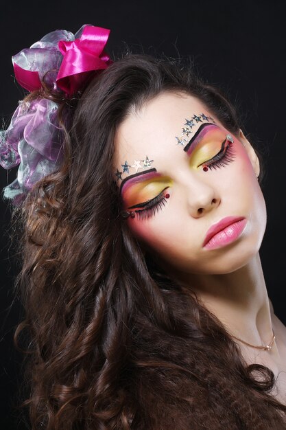 Mooie dame met artistieke make-up