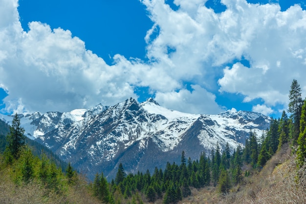 Mooie de bergmening van de landschapssneeuw van Dagu-Gletsjer Nationaal park, Chengdu, China