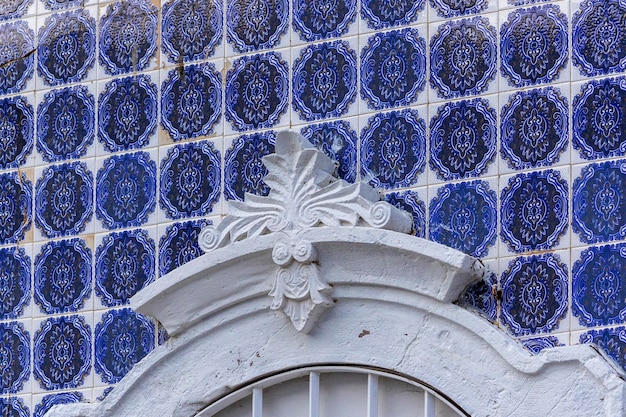 Mooie details van typische ramen uit Portugese huizen