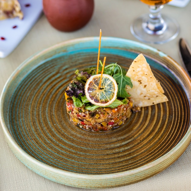 Mooie dichte omhooggaand van de auberginesalade