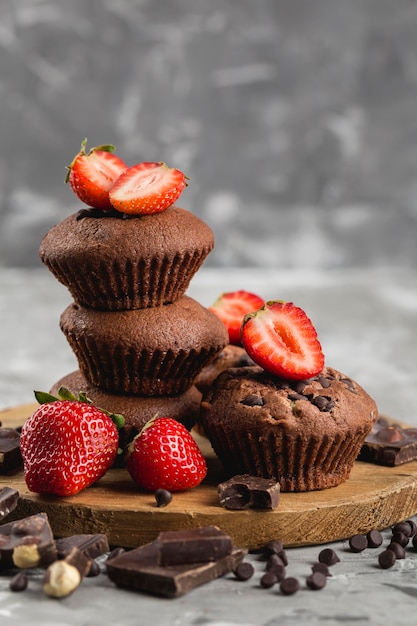 Mooie en heerlijke dessertstapel cupcakes