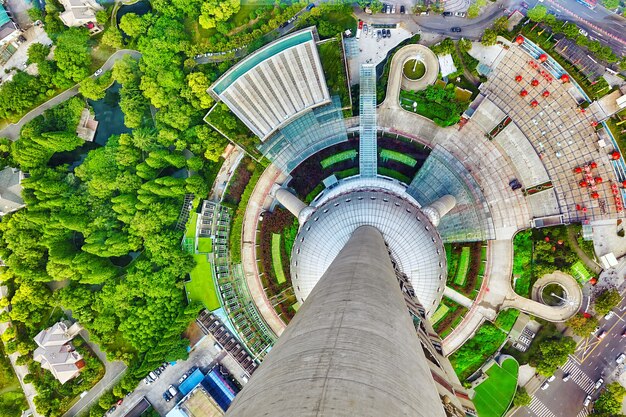 Mooie en kantoorwolkenkrabbers, stadsbouw van Pudong, Shanghai, China.