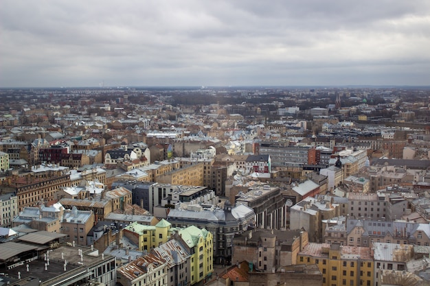 Mooie gebouwen in Riga, Letland. Wandelen in Riga in maart 2020.