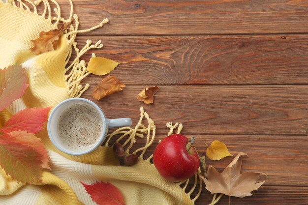 Mooie herfstachtergrond met gevallen bladeren met plaats voor tekst bovenaanzicht