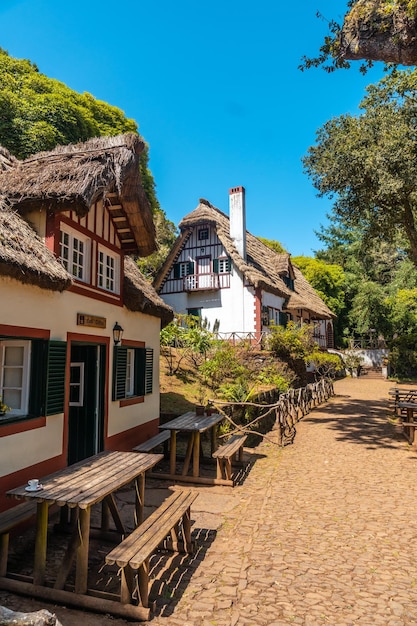 Mooie huizen aan het begin van Levada do Caldeirao Verde Queimadas Madeira Portugal