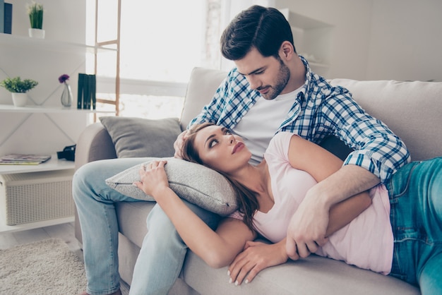 Mooie jonge paar plezier samen