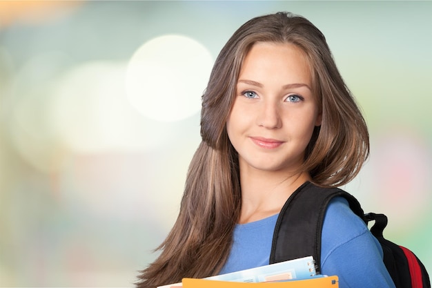 Mooie jonge studentenvrouw met boeken