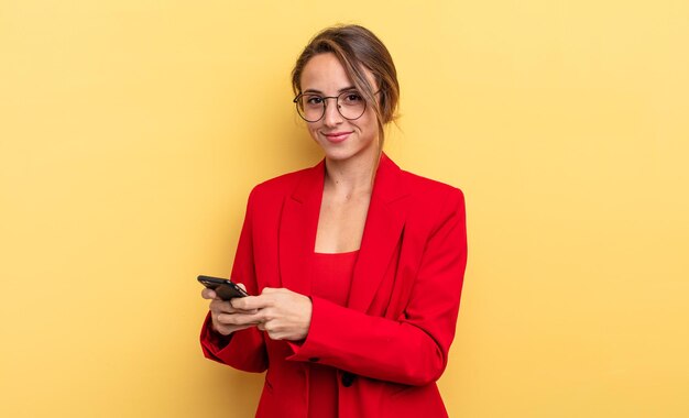 mooie jonge vrouw met een smartphone