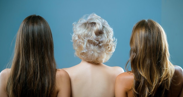 Mooie jonge vrouwen met verzorgd haar Schoonheid en mode Sexy vrouw topless Vrouwelijke mode Sen