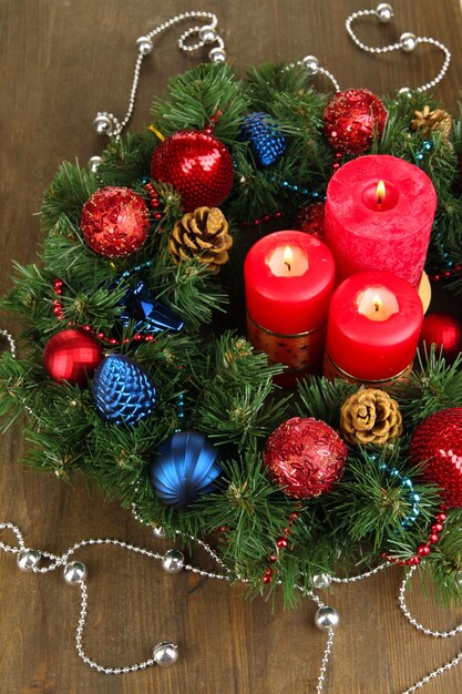 Mooie Kerstdecoratie op houten tafel close-up