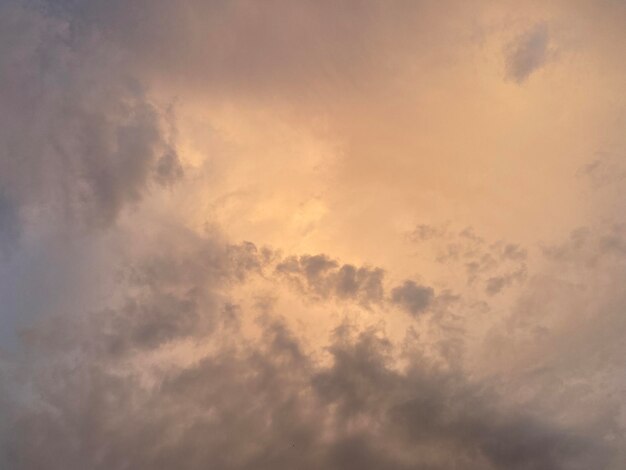 mooie kleurrijke lucht in de avond.