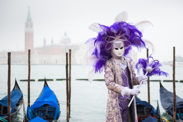 Mooie kleurrijke maskers op het traditionele carnaval van Venetië in Venetië, Italië