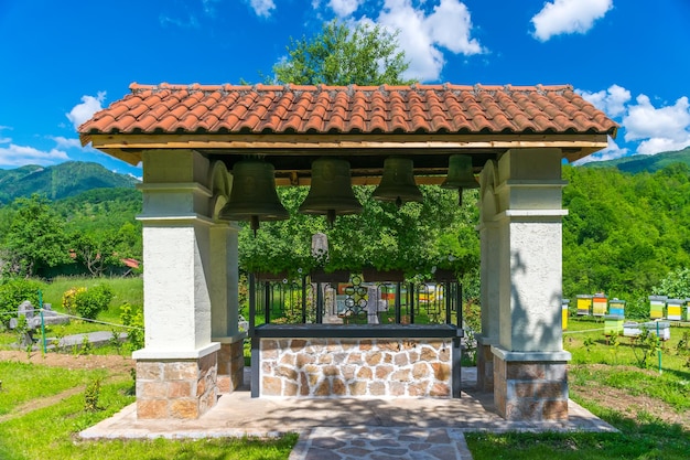 Mooie klokkentoren in het klooster van Moraca Montenegro