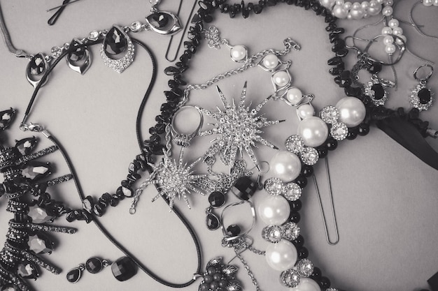 Mooie kostbare glanzende sieraden trendy glamoureuze sieraden set ketting oorbellen ringen kettingen