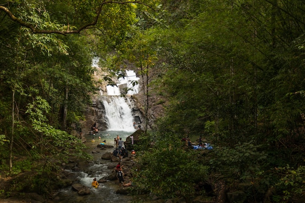 Mooie Lampi-waterval in KhaoLak - nationaal park Lumru