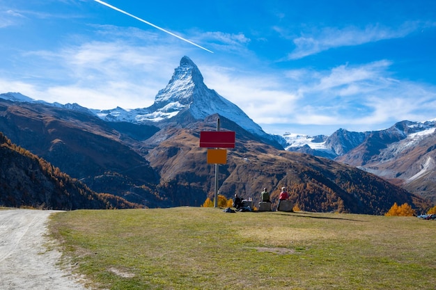 Mooie landschapsmening met Matterhorn in de herfst in Zermatt, Zwitserland