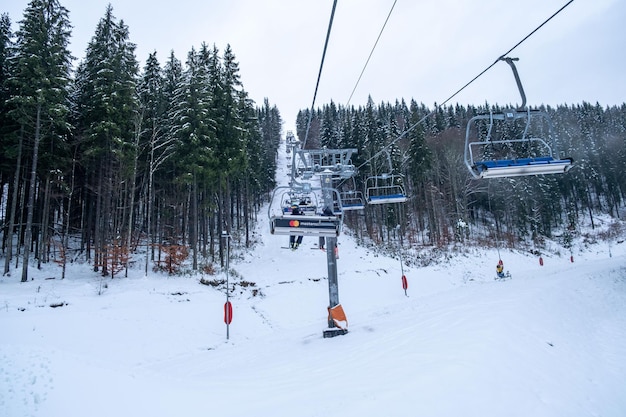 Mooie landschapsmening van Karpaten Bukovel Mountain Ski Resort oekraïne