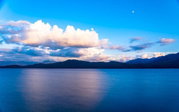 Mooie landschapsmening van Rara-meer in Mugu, Nepal.