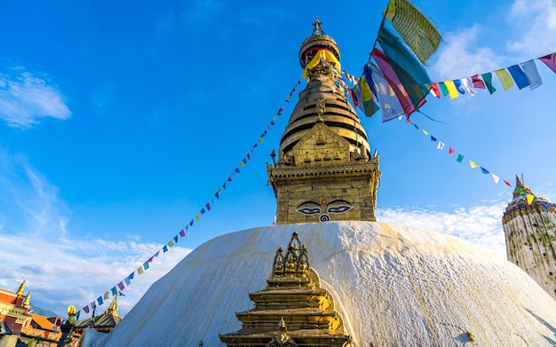 Mooie landschapsmening van Swayambhunath-stupa in Kathmand Nepal