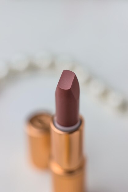 Mooie lipstick nude tint met hartjes