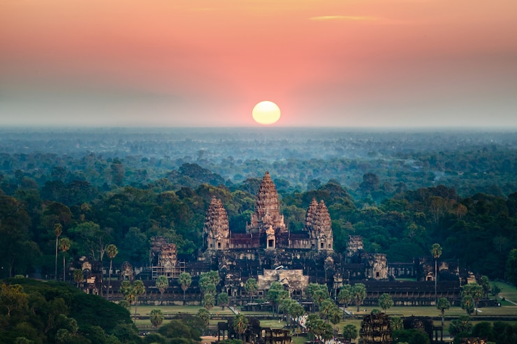 Mooie luchtmening van Angkor Wat bij zonsopgang - Siem oogst Cambodja.