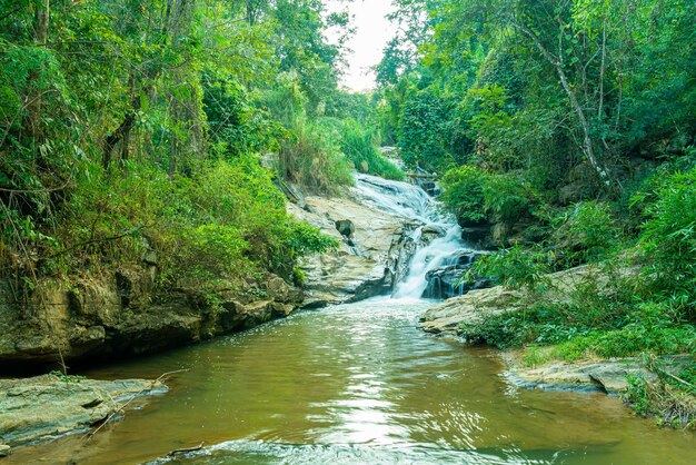 mooie Mae Sa waterval in Chiang Mai, Thailand