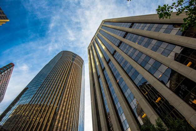 Mooie moderne architectuur van het gebouw in Downtown San Francisco