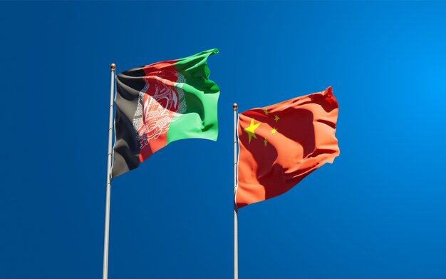 Mooie nationale vlaggen van Afghanistan en China samen aan de hemel. 3D kunstwerk concept.