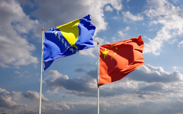 Mooie nationale vlaggen van China en Bosnië en Herzegovina samen aan de hemel