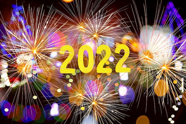 Mooie originele en kleurrijke kaart om groeten te presenteren en het nieuwe jaar 2022 te vieren