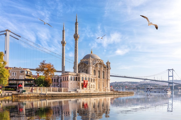 Foto mooie ortakoy moskee en de bosporus istanbul turkije