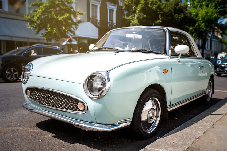 Foto mooie schattige klassieke blauwe vintage auto