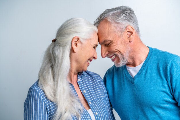 Mooie senior paar liefhebbers - Ouderen portret