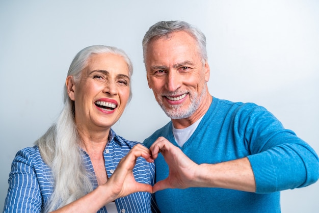 Mooie senior paar liefhebbers - Ouderen portret