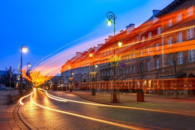 Mooie straat in de oude binnenstad van Warschau, Polen