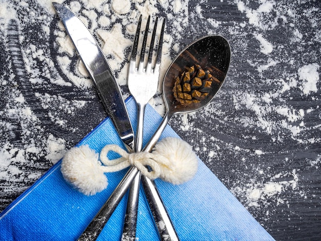 Mooie tafelschikking voor het bovenaanzicht van het kerstdiner