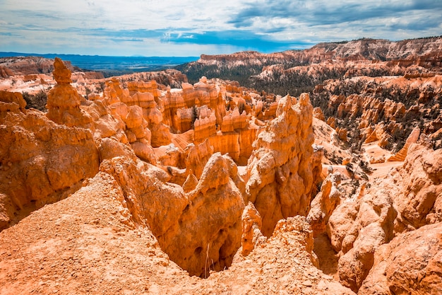 Mooie toppen op de trekking queens garden trail in bryce national park, utah. verenigde staten