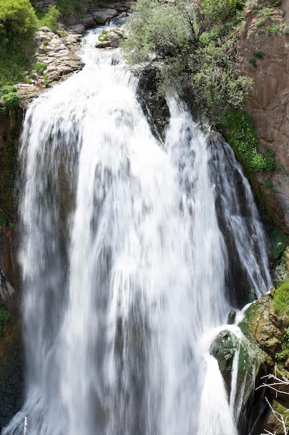 Mooie Trchkan-waterval in Armenië