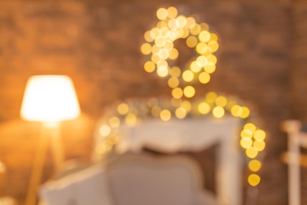 Mooie vakantie ingerichte kamer met kerstboom uit de focus Blur kerst achtergrond
