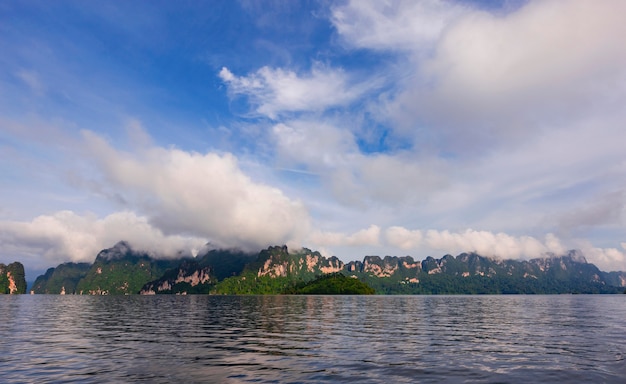 Mooie vakantiedag in het Nationale park van Khao Sok, Suratthani, Thailand