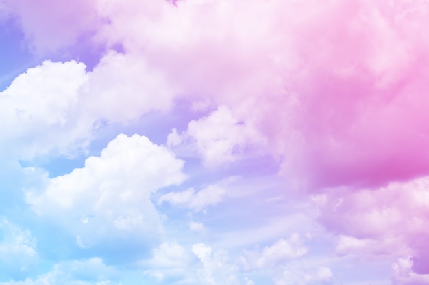 Mooie vintage van kleurrijke wolk en luchtsamenvatting voor achtergrond, zachte kleur en pastelkleur