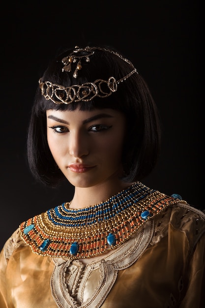 Mooie vrouw als de Egyptische koningin Cleopatra