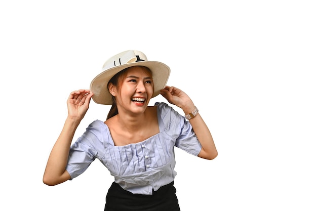 Mooie vrouw in zomerhoed en zomerkleding geïsoleerd op witte achtergrond Holiday