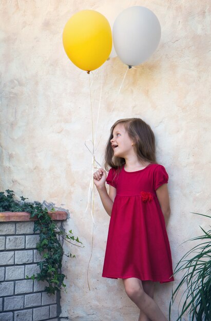 Mooie vrouw met ballonnen