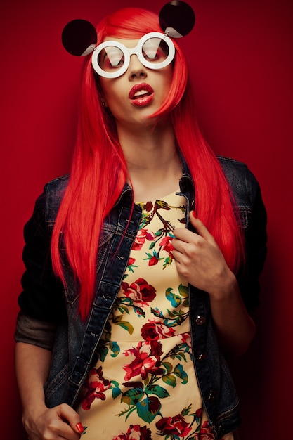 Mooie vrouw met rood haar